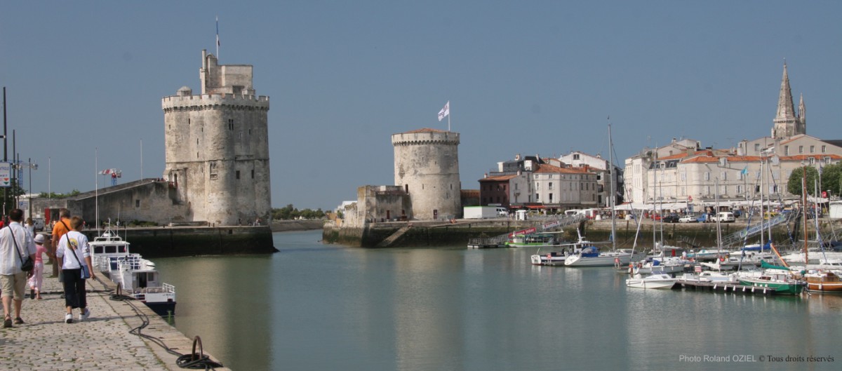 Le vieux port et les deux tours de la rochelle